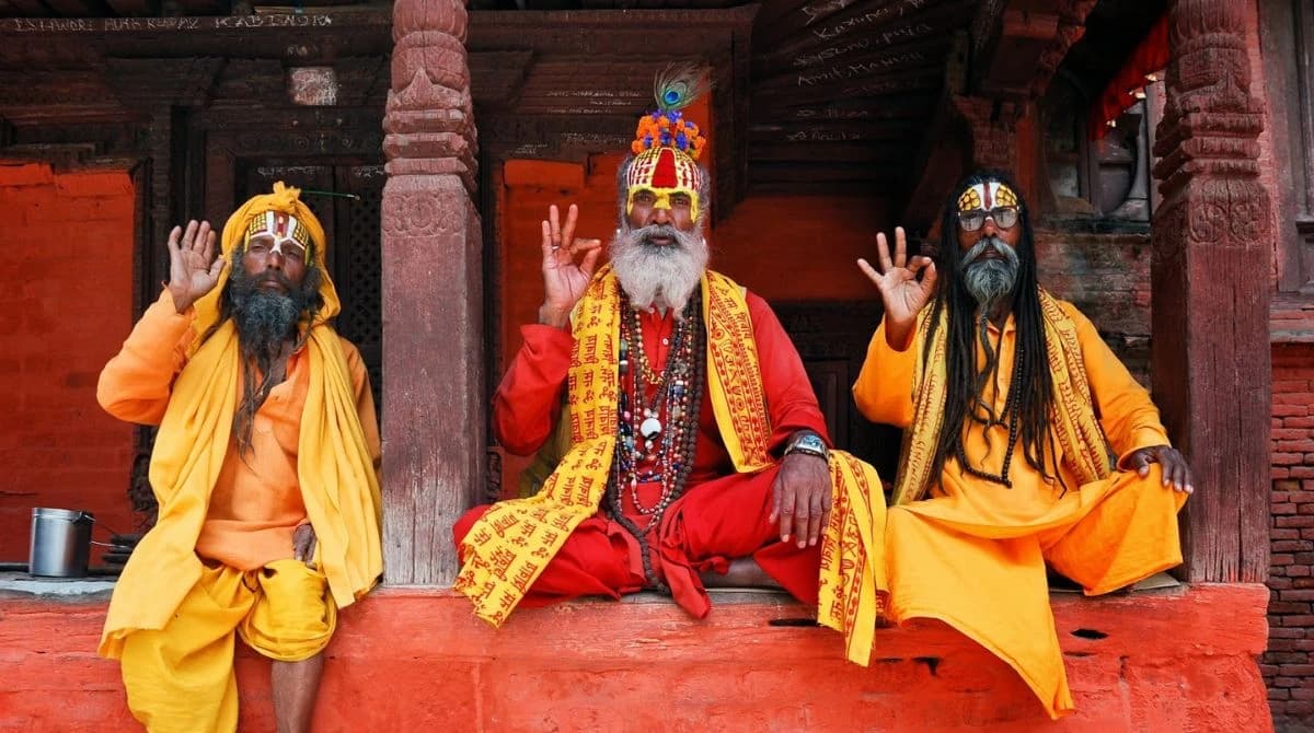 Devotees in Pashupatinath Temple (Kathmandu)