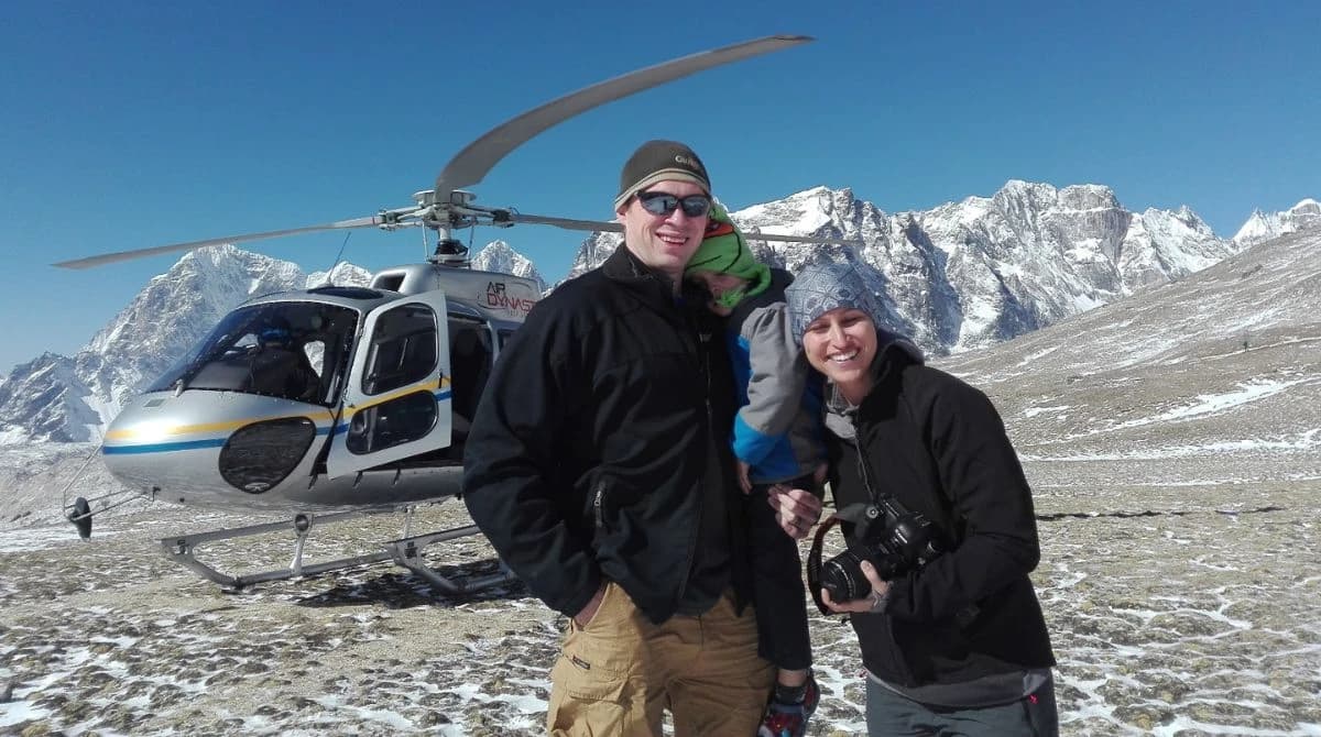 Family infornt of Helicopter in Kalapatthar