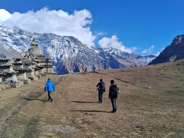 Trekking through nar phu valley